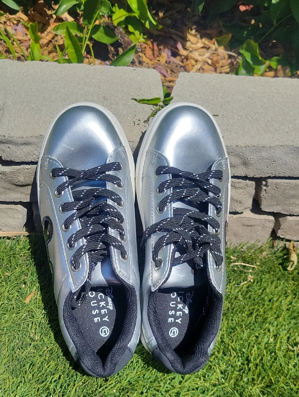 Silver Metallic Disney Mickey Mouse Sneakers Tennis Shoes Sz 7